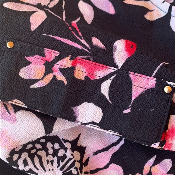 Croft & Barrow Black Floral Cuffed Sleeves Flowing Top NWOT - Picture 8 of 13